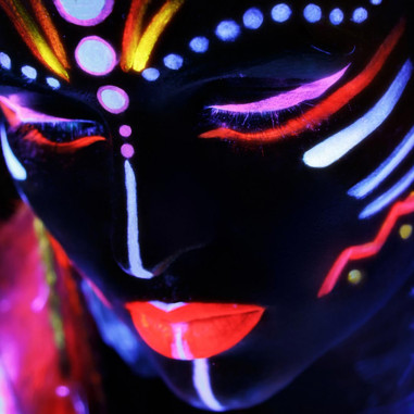 Roizefar Peintures Visage, 12 Couleurs Peinture Fluorescente, Maquillage  Fluo, Qui Brillent sous la Lumière UV, Peinture du Corps pour  l'anniversaire, Le Festival, Le Carnaval et la Mascarade : : Jeux  et Jouets