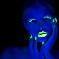 Maquillage fluo UV